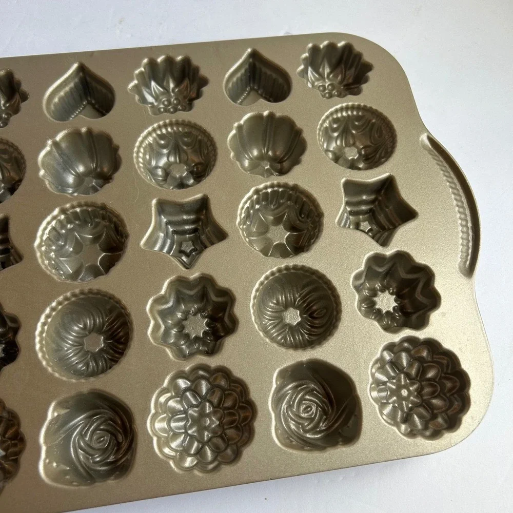 Nordic Ware Bundt Teacake & Candies Pan 30 Cavity Gold‎ Cast Aluminum 2.5 Cup